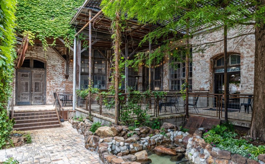 Outdoor courtyard with gorgeous natural greenery
